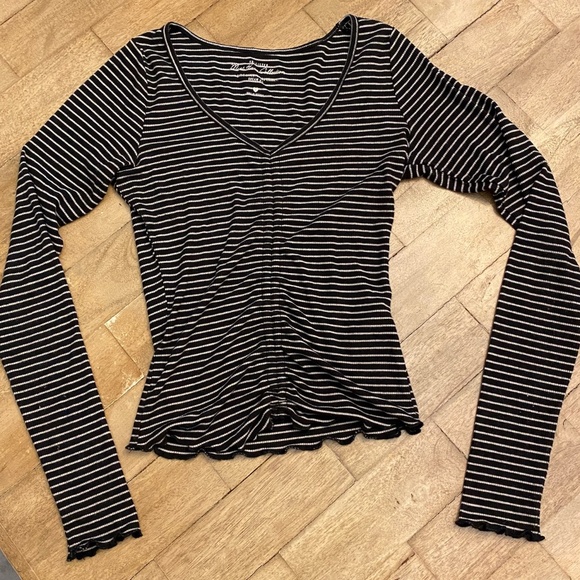 🎉Hollister Must-Have Ruched Long Sleeve Top Black White Striped Size Small - Picture 2 of 5
